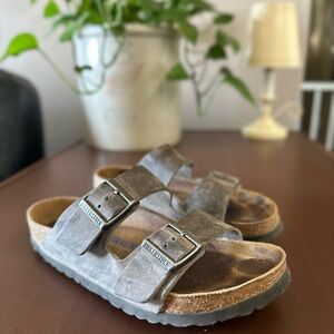 Birkenstock Sandals, size 39 (US 8), distressed gray leather